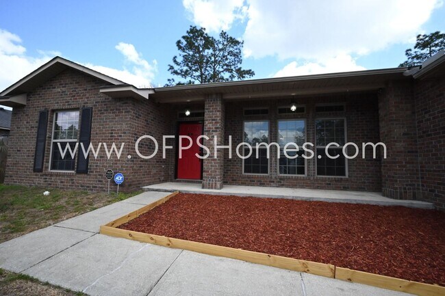 Photo - Home in South Crestview!