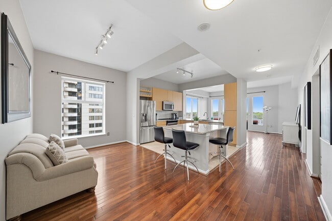 Corner unit with open views - 3505 Sage Rd Unidad The Mark #602