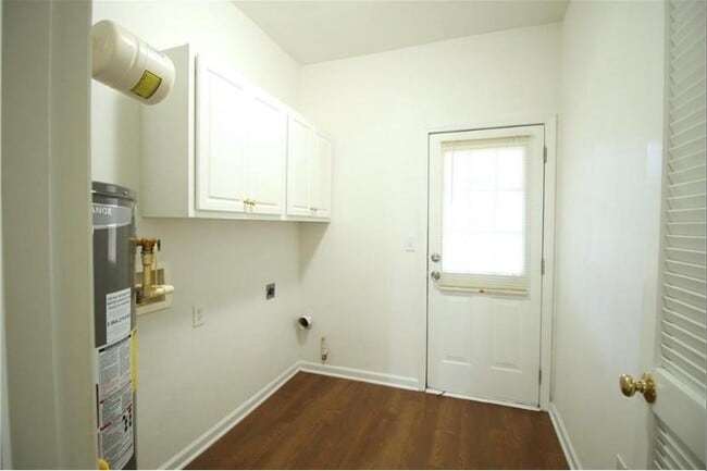 Photo - 3915 Howell Park Rd