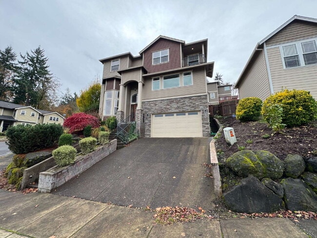 Building Photo - Milwaukie 4-Bedroom Home on Corner Lot, Sp...