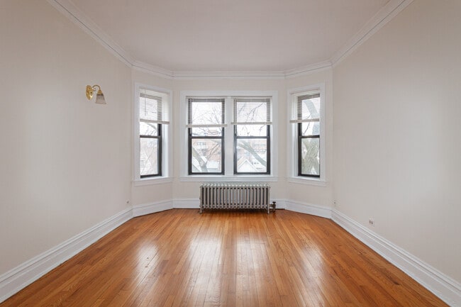 Building Photo - 1913 W Larchmont Ave Unit 3