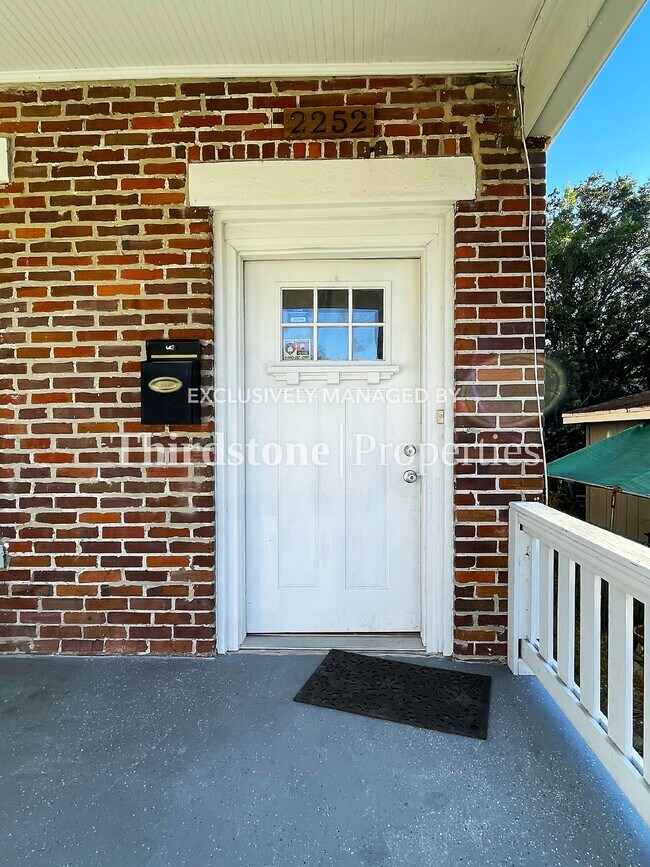 Photo - 2252 Park St