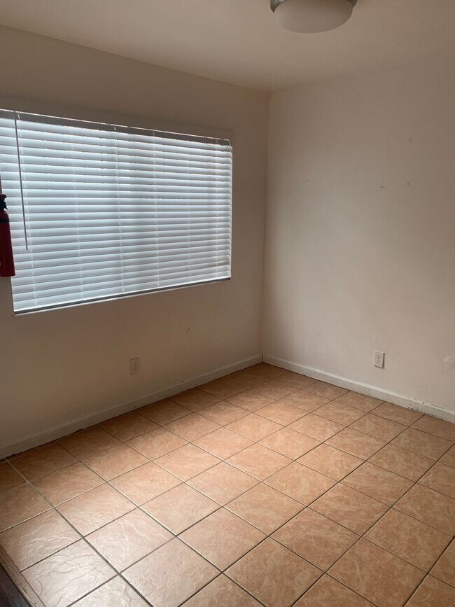 Photo - 1144-1146 90th Avenue Unidad 1146