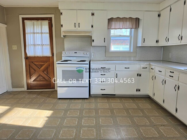 Photo - 5573 N Market St