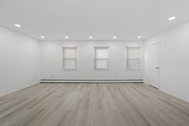 Photo - 64 Isabella Ave Unidad 2