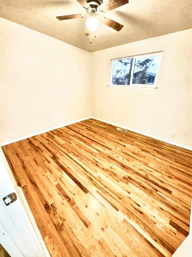 Photo - 1325 E 5th N