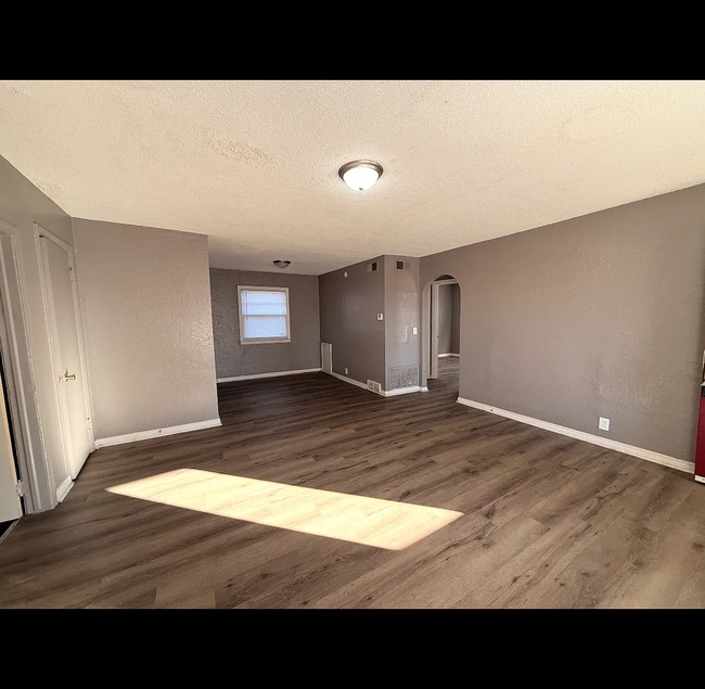 Photo - 2332 N Poplar St