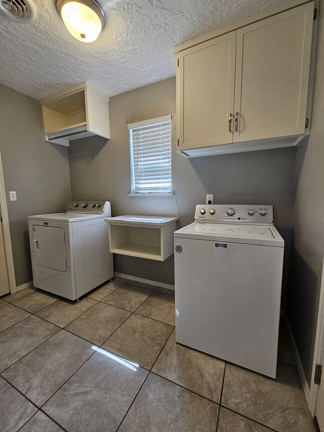 Photo - (3) Bed/(1.5) Bath in Core Norman Avail NOW!