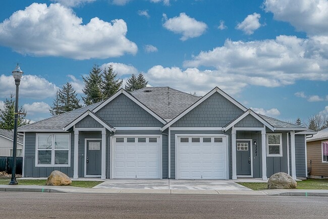 Building Photo - Beautiful 2 Bedroom Duplex in Great Washou... Rental