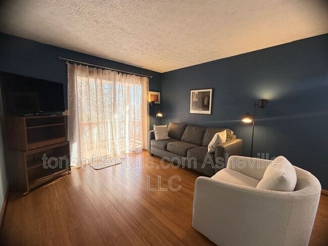 Photo - 581 Courtwood Ln Unidad #3