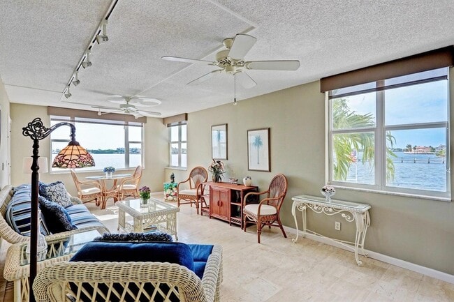 Photo - 1820 New Palm Way Unidad 201