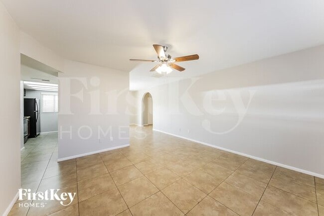 Photo - 2121 W Wickieup Ln