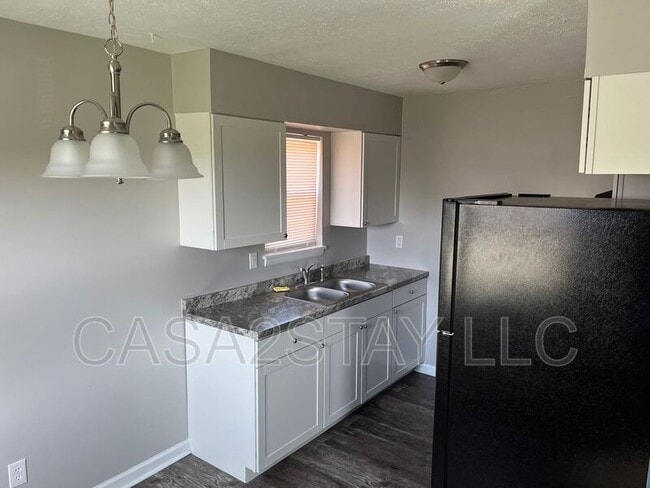 Building Photo - 4815 Saddlebrook Ln Unit 4 Rental
