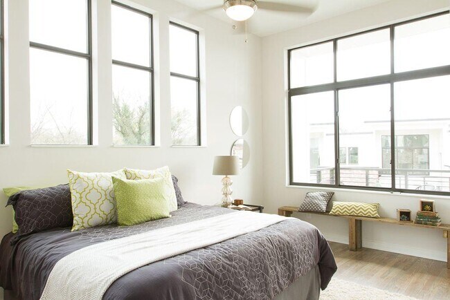 Photo - 1035 Chester Ave Unidad 9