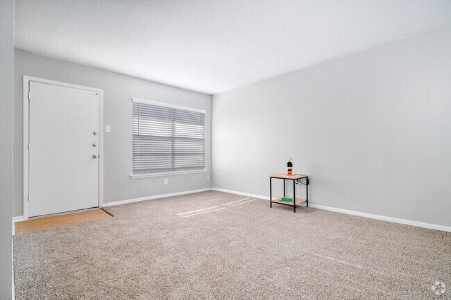 1BR, 1BA - 700SF - Living Room