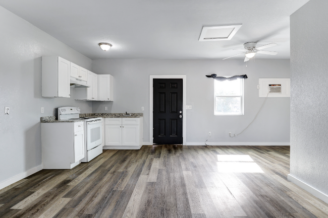 Building Photo - 438 S San Joaquin Ave Rental