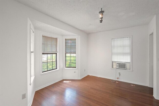 Photo - 4616 E Cesar Chavez St