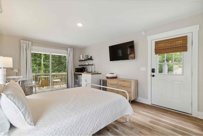 Photo - 5069 Peachtree Ave Unidad A