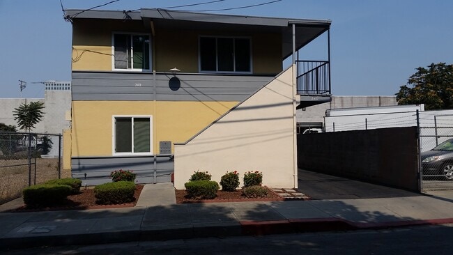 Building Photo - 240 Gifford Ave Unit . Rental