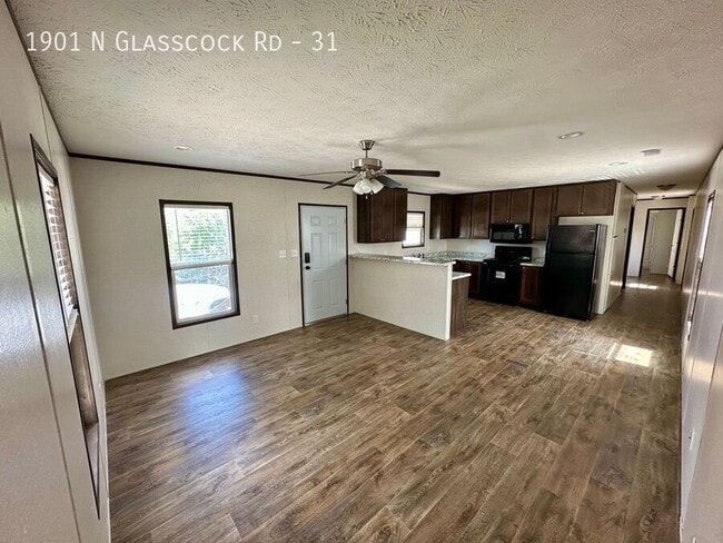 Photo - 1901 N Glasscock Rd