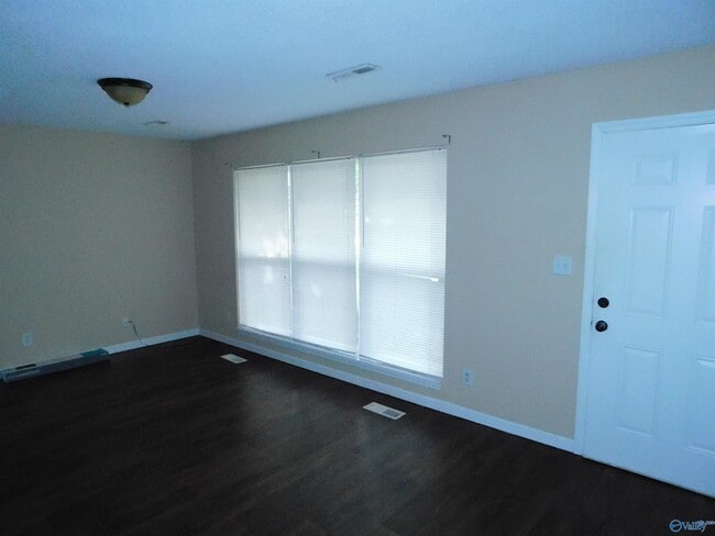 Photo - 314 Harolds Dr NW