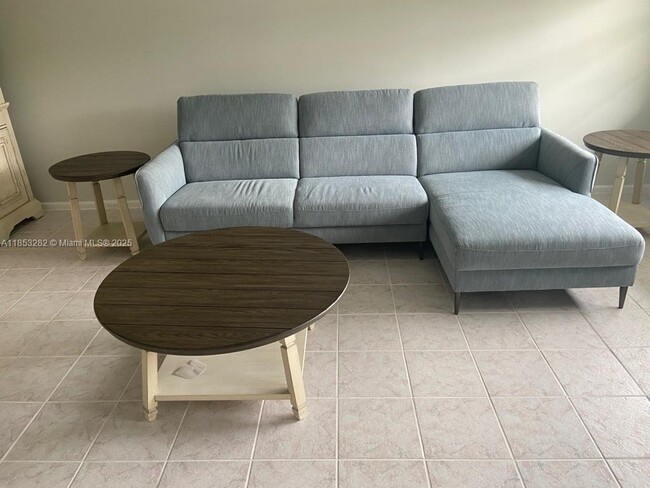 Photo - 4050 Ainslie Dr Unit 4050