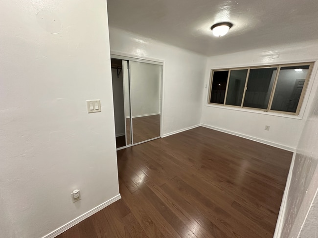Dormitorio - 3521 3/4 10th Ave