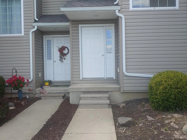 Photo - 656 S Keyser Ave Townhome