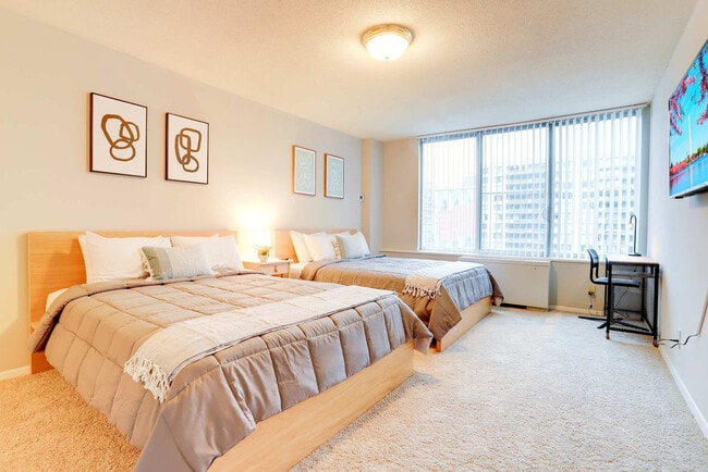 Photo - 2111 Richmond Hwy Unidad FL6-ID1022388P