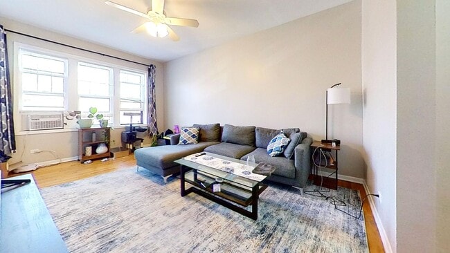 Photo - 1331-41 W. Addison