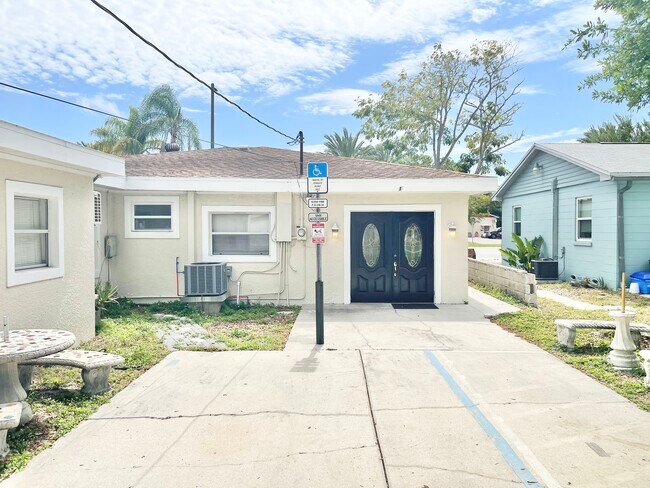 Photo - 6263 Park Blvd N