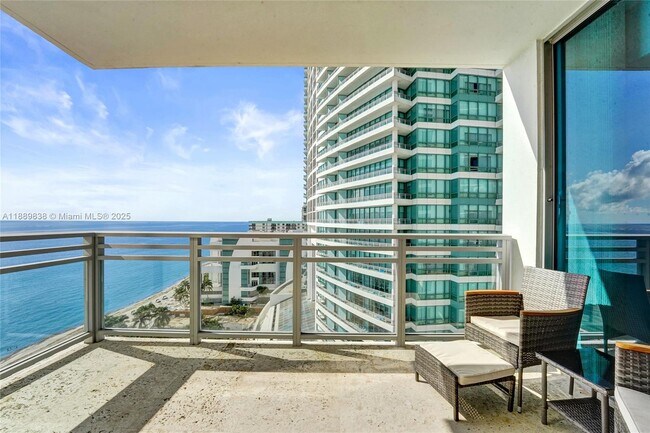Photo - 3535 S Ocean Dr Unidad 1703