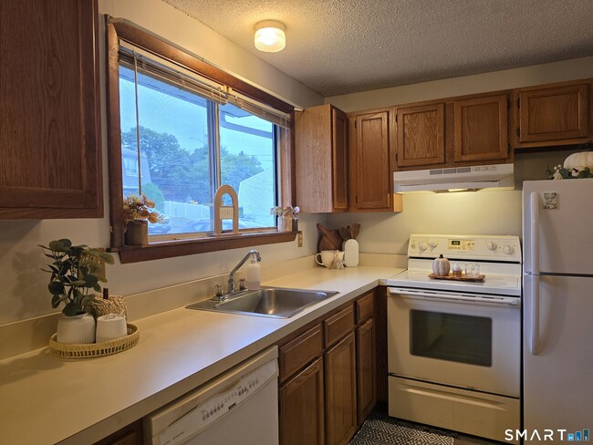 1568 Meriden Rd Unit 4C
