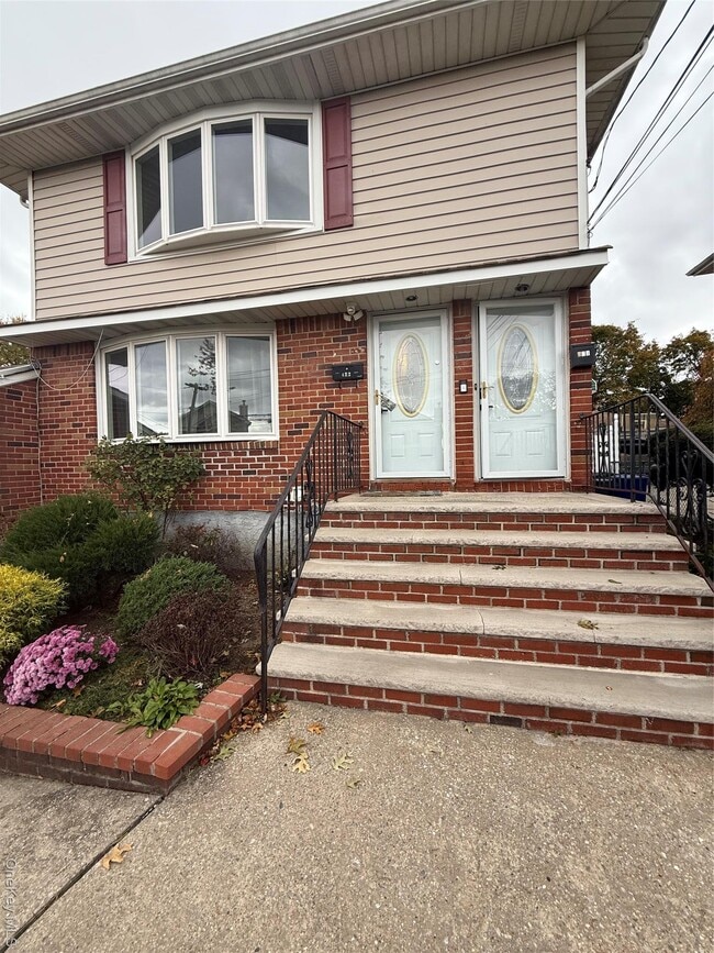 Building Photo - 472 Kirkman Ave