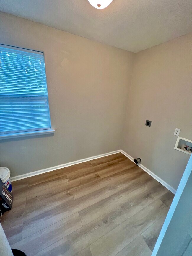 Photo - 502 Barack Obama Blvd