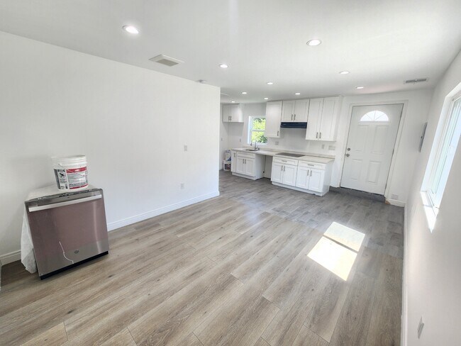 Photo - 10435 Las Lunitas Ave