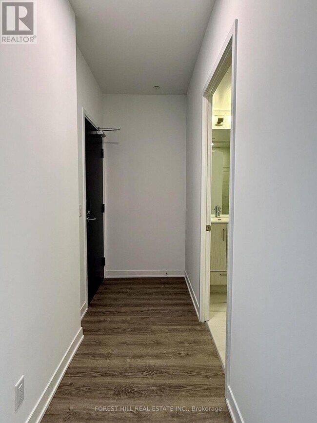 Photo - 180 Front St E Unit 1015