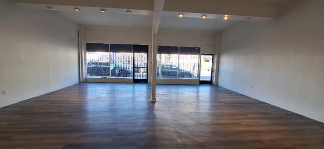 4278 Beverly Blvd