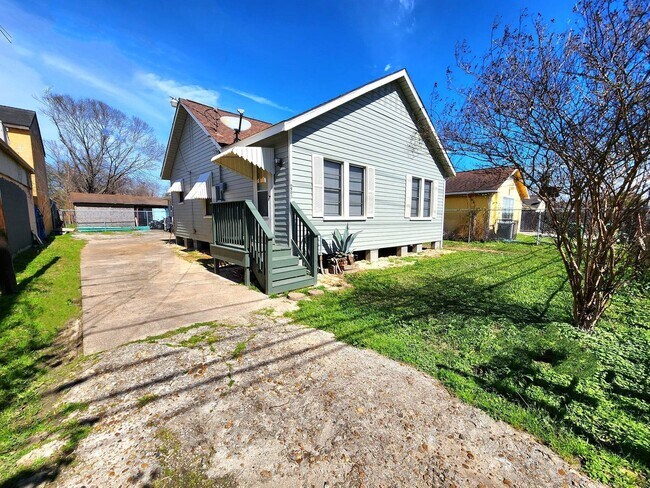 Photo - 6903 Palestine St