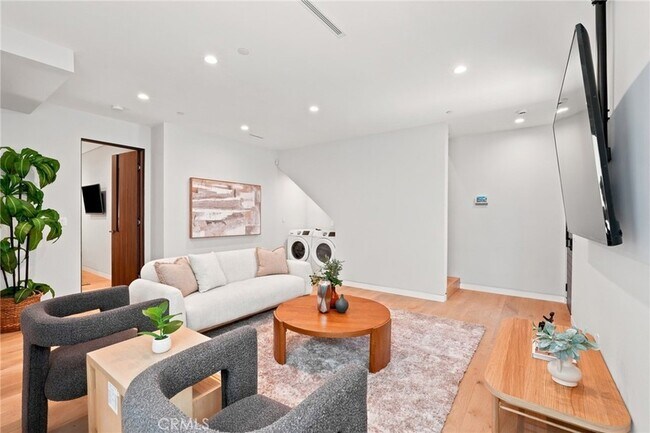 Photo - 425 N Alfred St