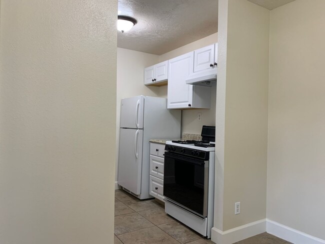 Photo - HAS IT ALL!  One Bedroom Condo; Murray; /Garage & Pool