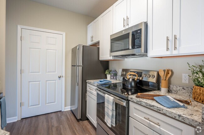 Greenfield Crossing-Kitchen - Greenfield Crossing Apartments