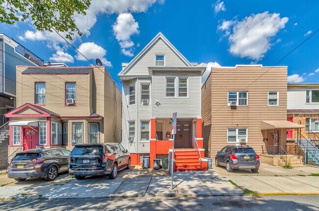 Photo - 27 Romaine Ave