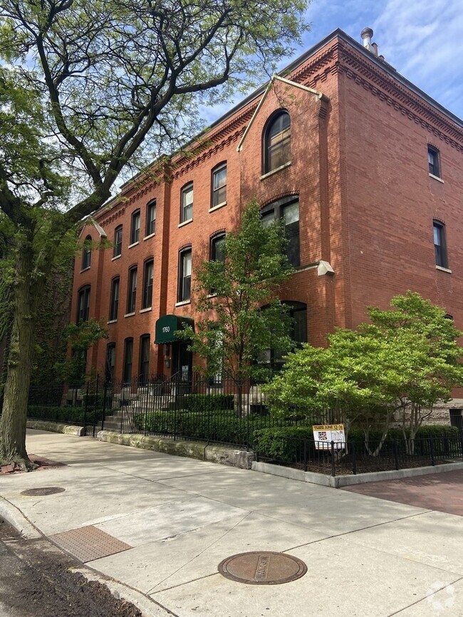 Building Photo - 1760 N Wells St Unit 2F Rental