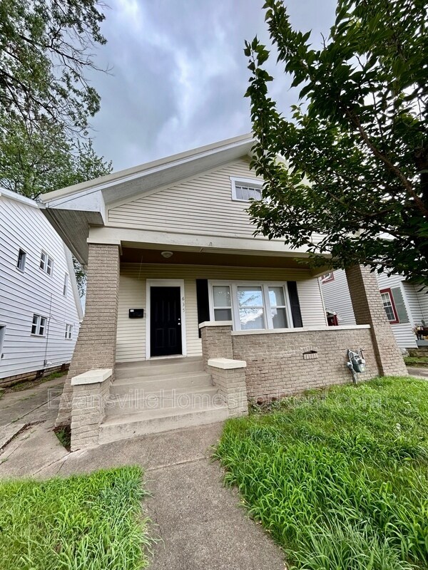 Photo - 635 S Rotherwood Ave