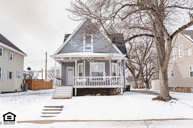 Building Photo - 515 N State St Unit 515 N State