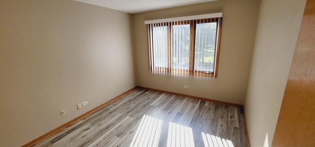 Photo - 9517-9521 Minnick Ave