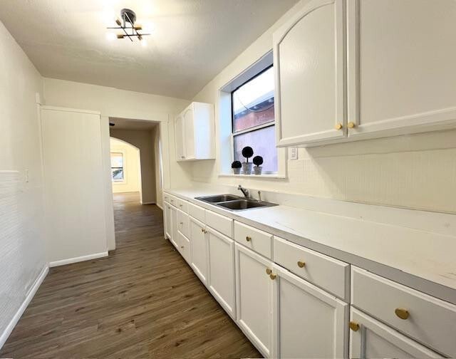 Building Photo - 938 E 12th St