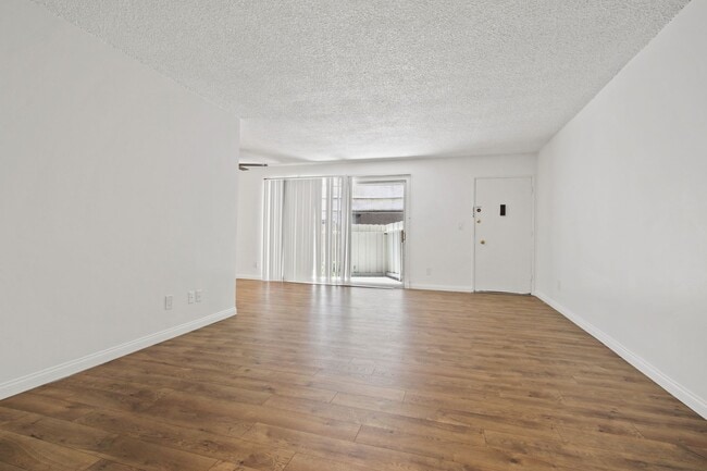 Photo - 3625 Mentone Ave Unidad 04