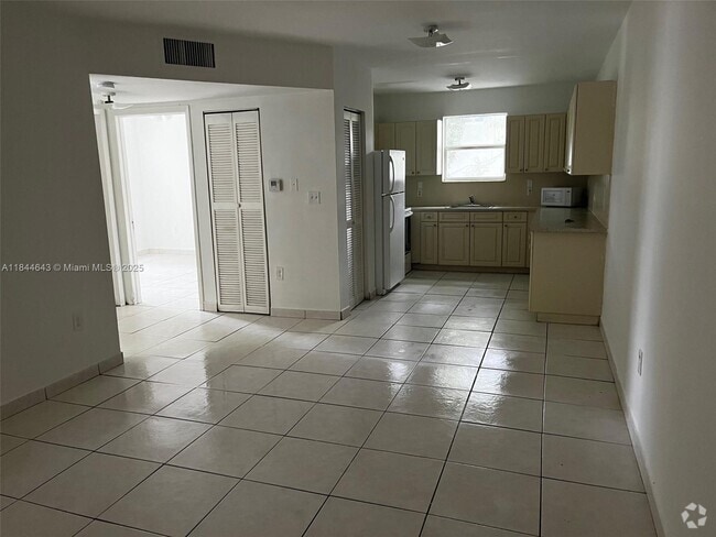 Building Photo - 181 NW 47th Ave Unit 25 Rental